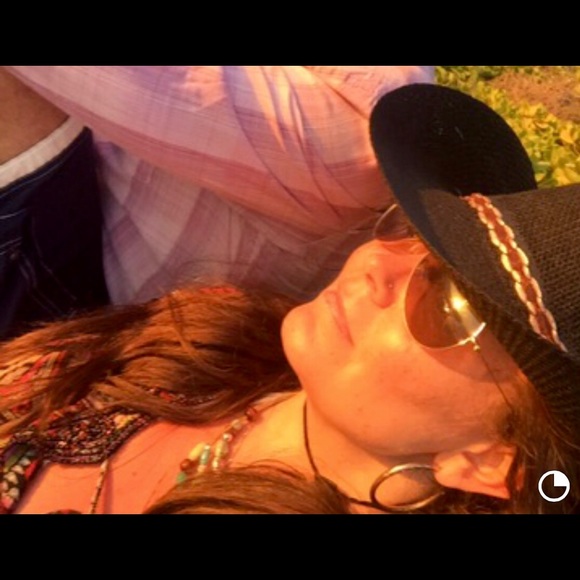 Meet your Posher, Dona 🇺🇸 - Picture 1 of 10